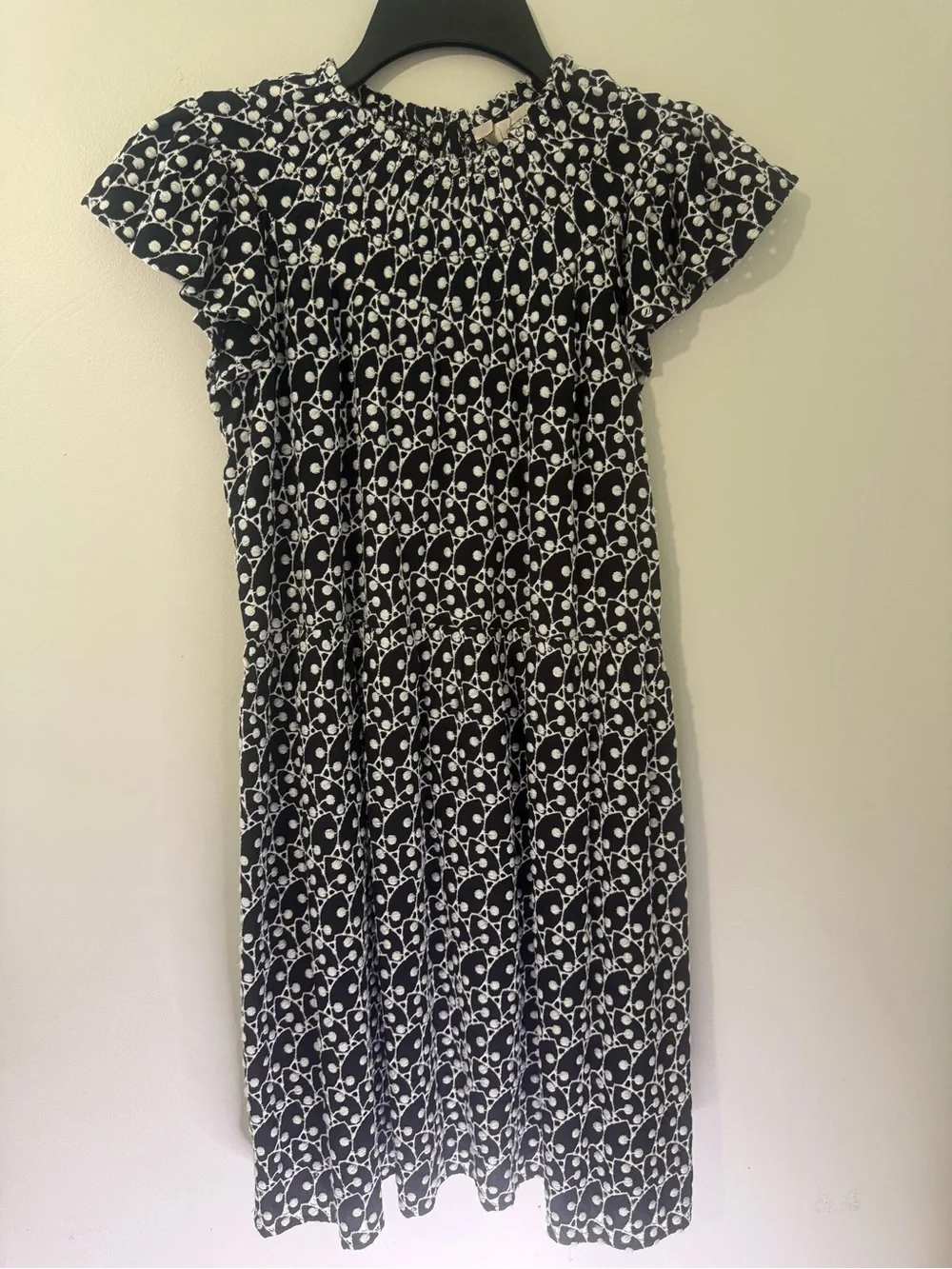 black and white aztec print trim long sleeve mini dress Astrid Low V Neckline A-line wears an XS Mik US warehouse Color:Black/Floral